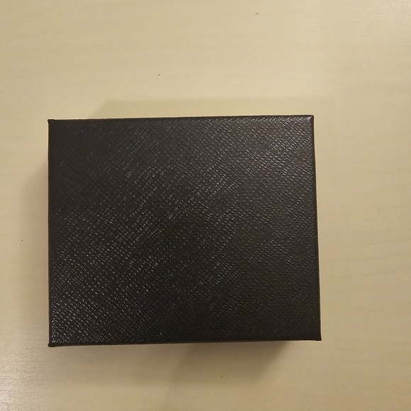 Prada empty wallet box size 5"x4.5" - Picture 2 of 3